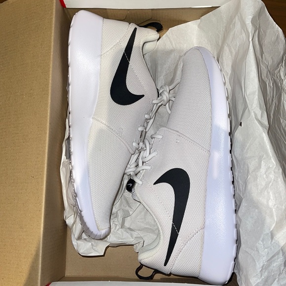Nike Shoes - Nike Roshe One size Women’s 8 New in box NIB cream white black check